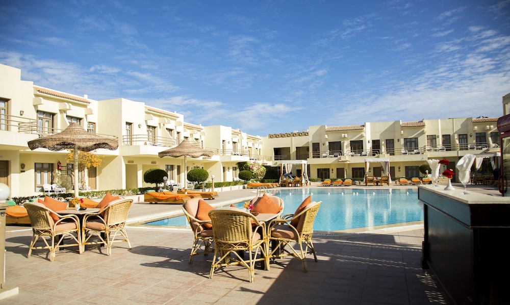 Cataract Lyalina Beach 38/44