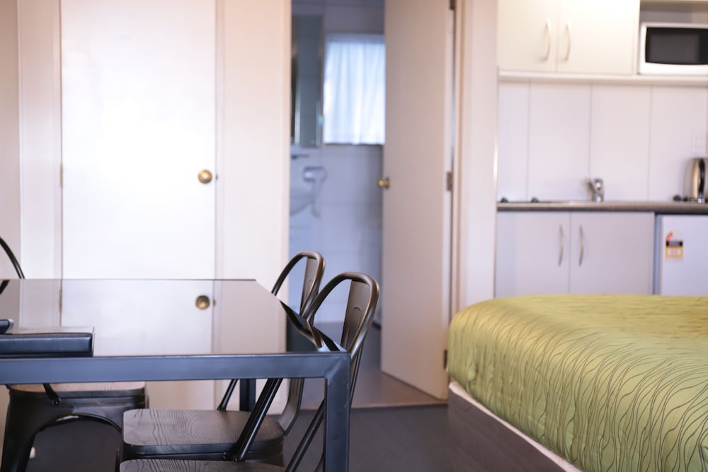 Airport Manor Inn 45/66