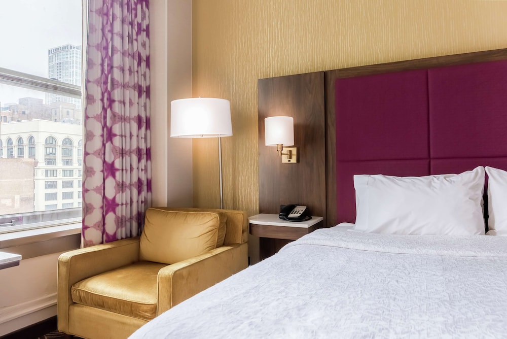 Hampton Inn Majestic Chicago Theatre District 23/52