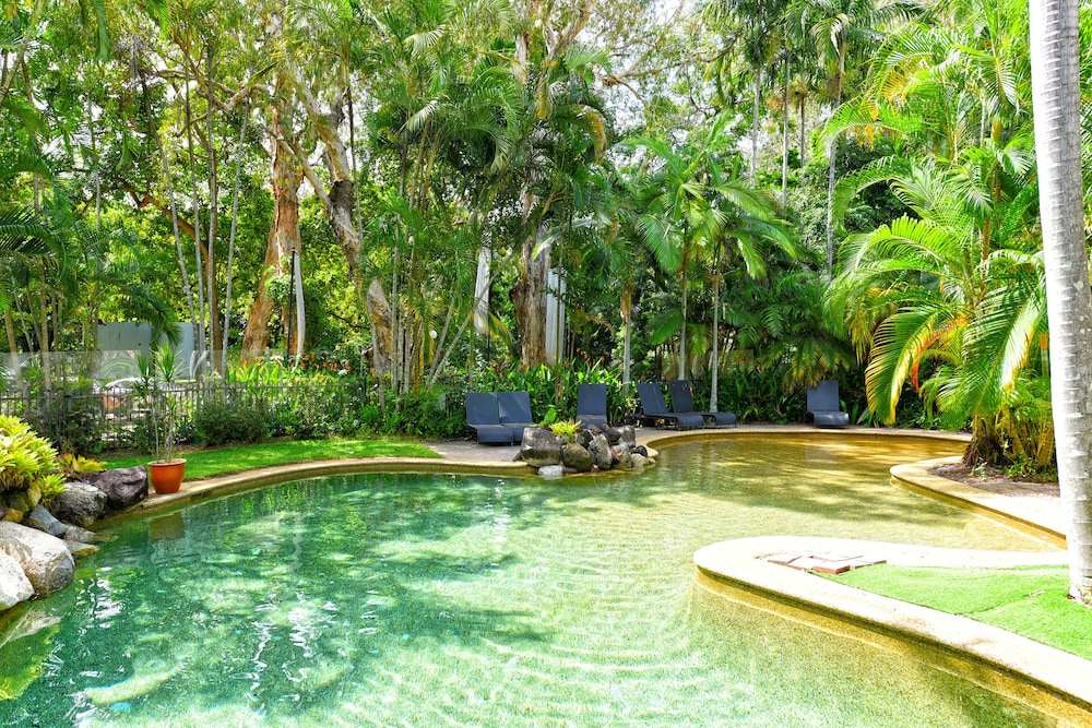 Golden Sands Beachfront Resort 56/70