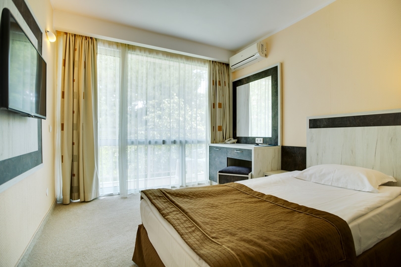 DIT Evrika Beach Club Hotel 26/68