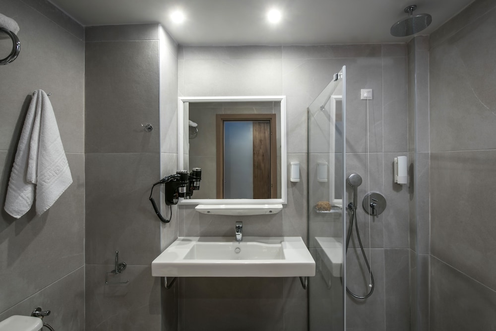 Mistral Mare Hotel 35/38