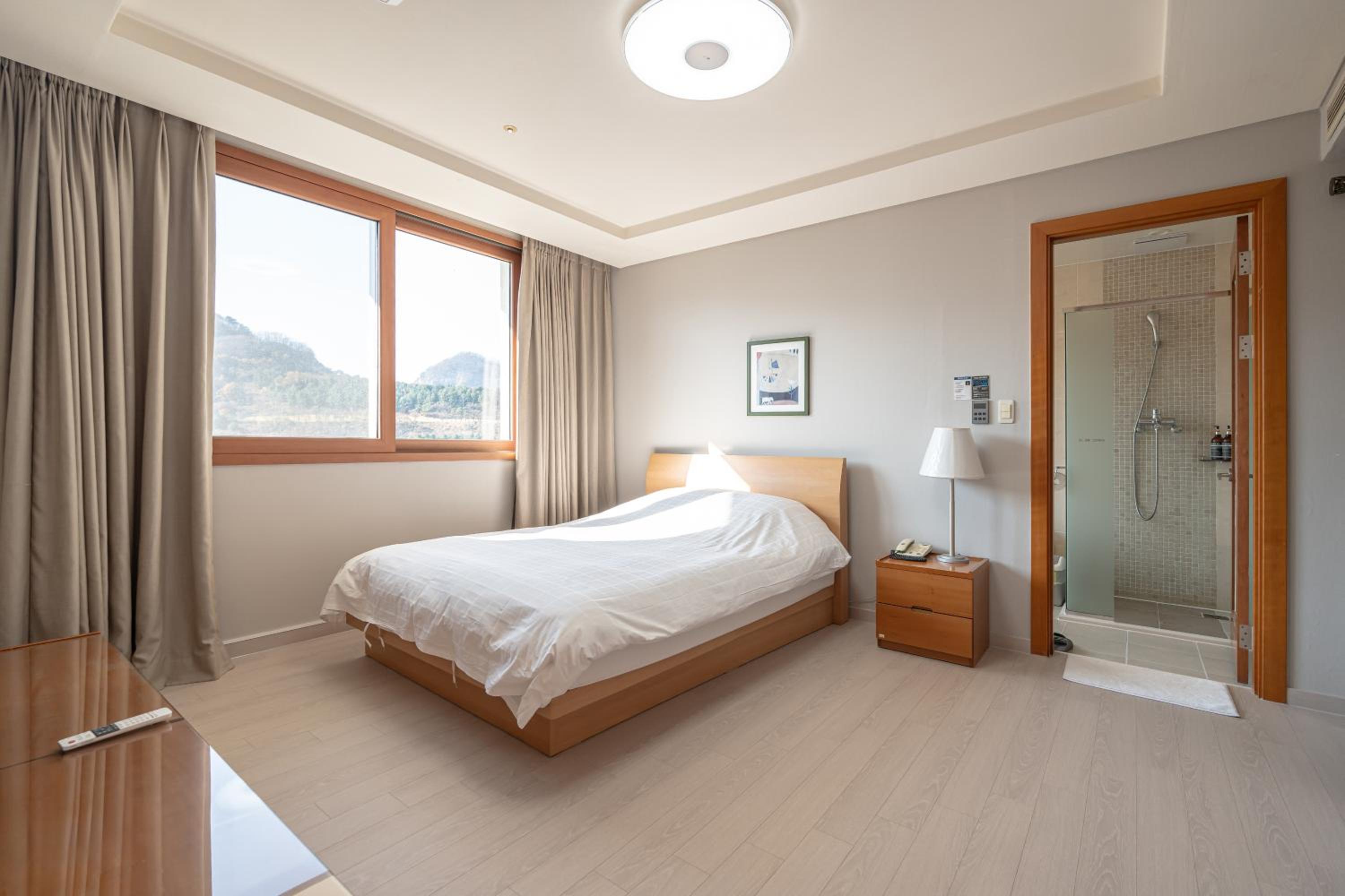 3 Rooms, Deluxe
