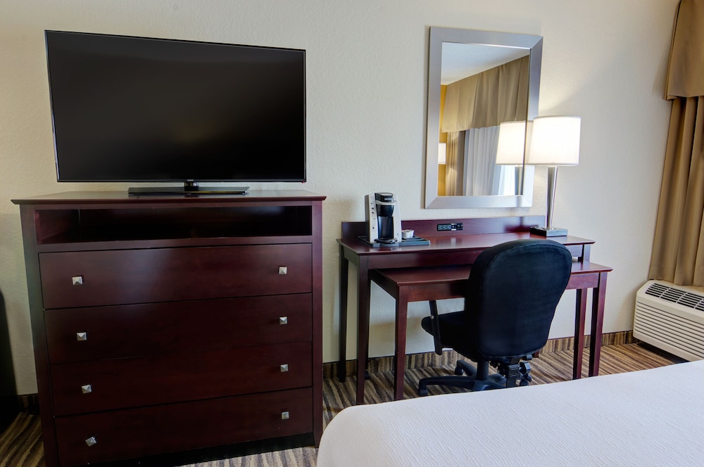 Holiday Inn St Petersburg N Clearwater 52/68