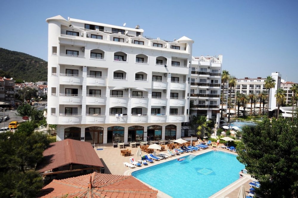 My Dream Hotel 2/70