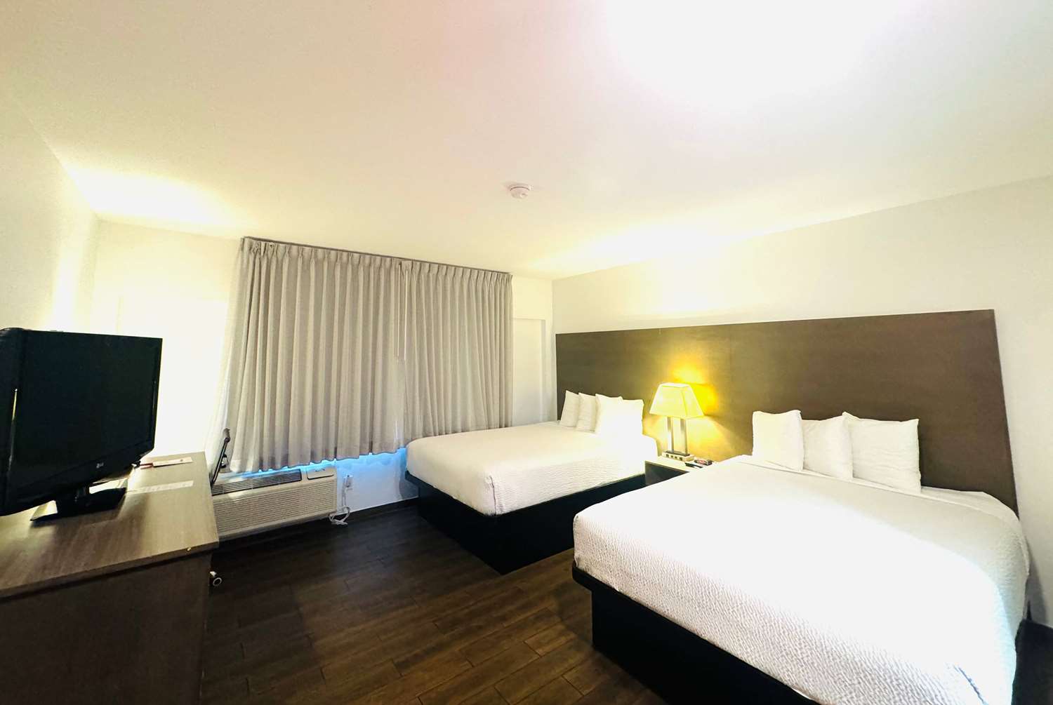 Ramada by Wyndham San Diego Airport 16/42