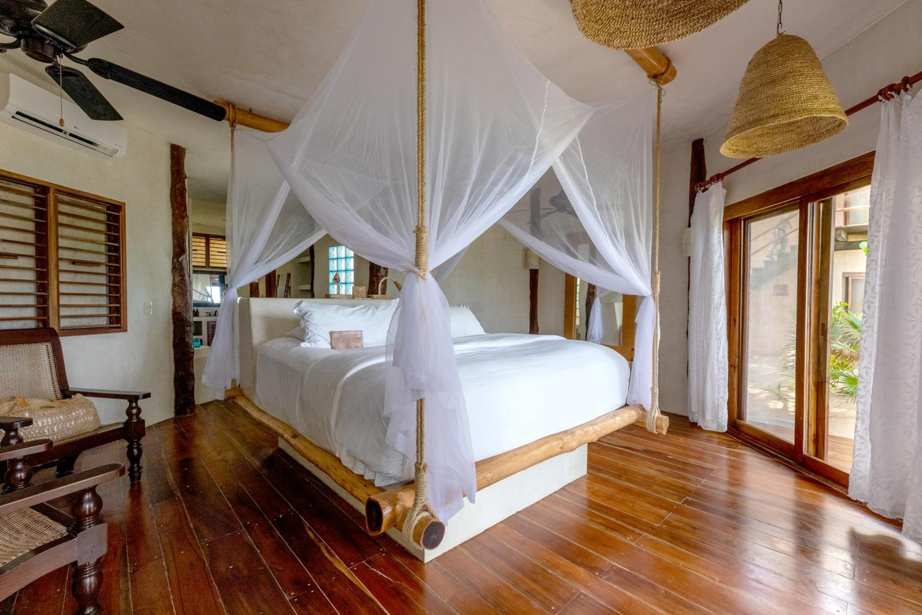 Deluxe, Double Bed, Lateral Side Sea View