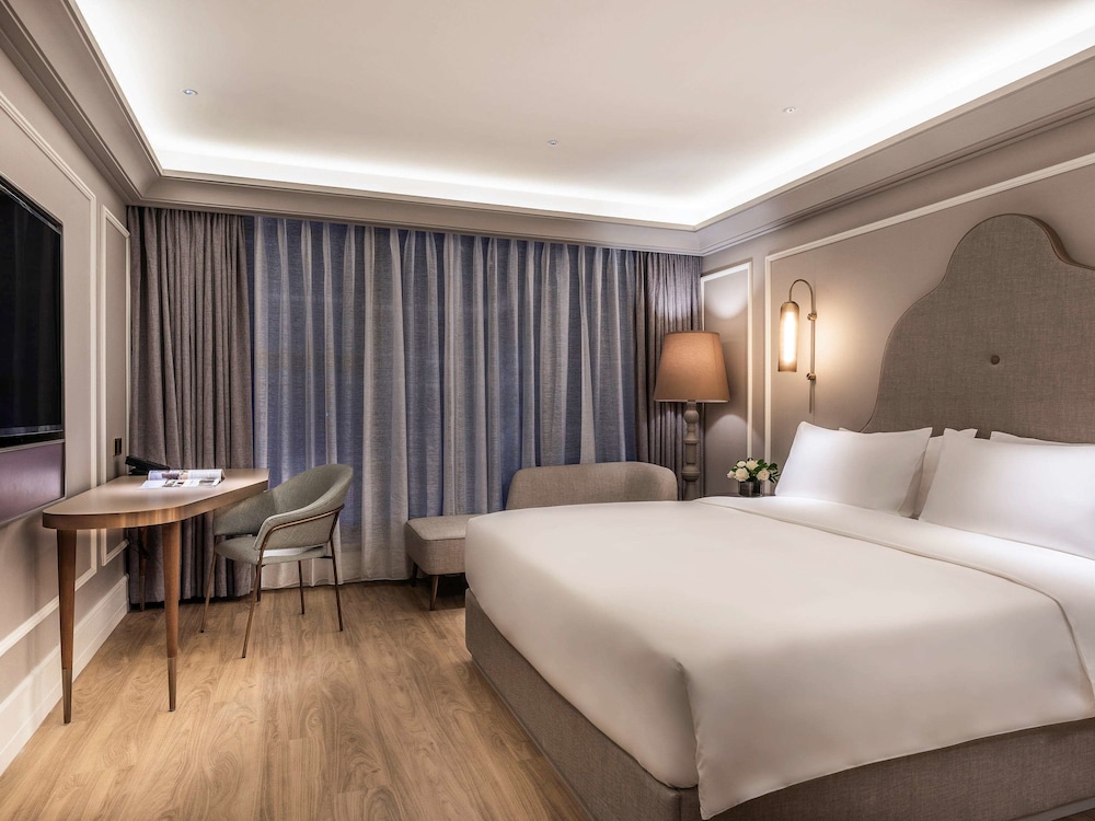 SUPERIOR, KING BED