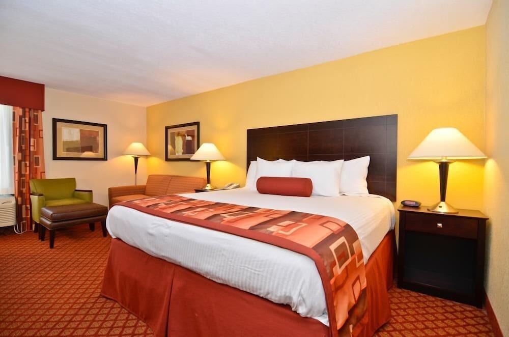 Best Western Plus Parkway Hotel 7/26