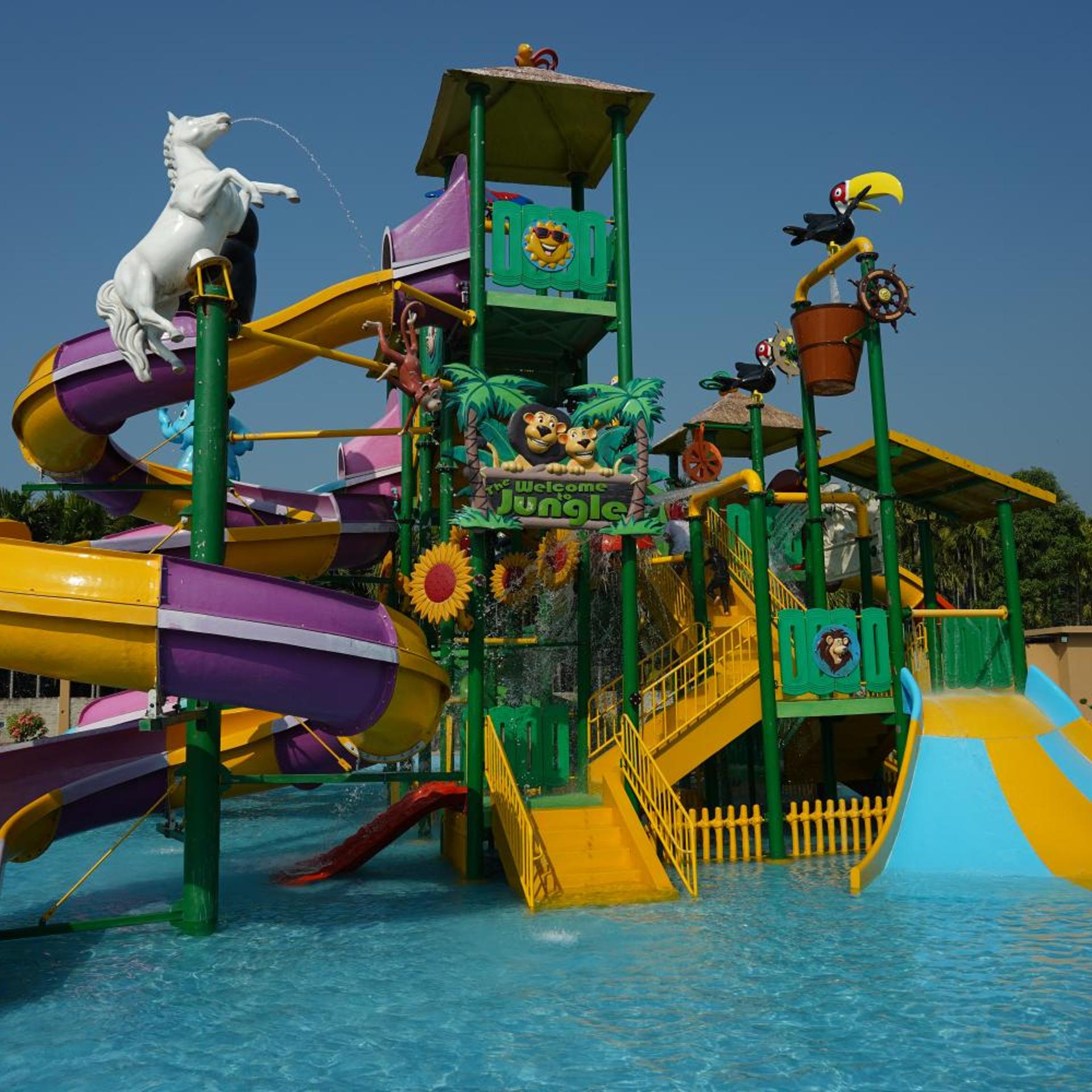 Royal Tulip Sea Pearl Beach Resort & Spa 56/64