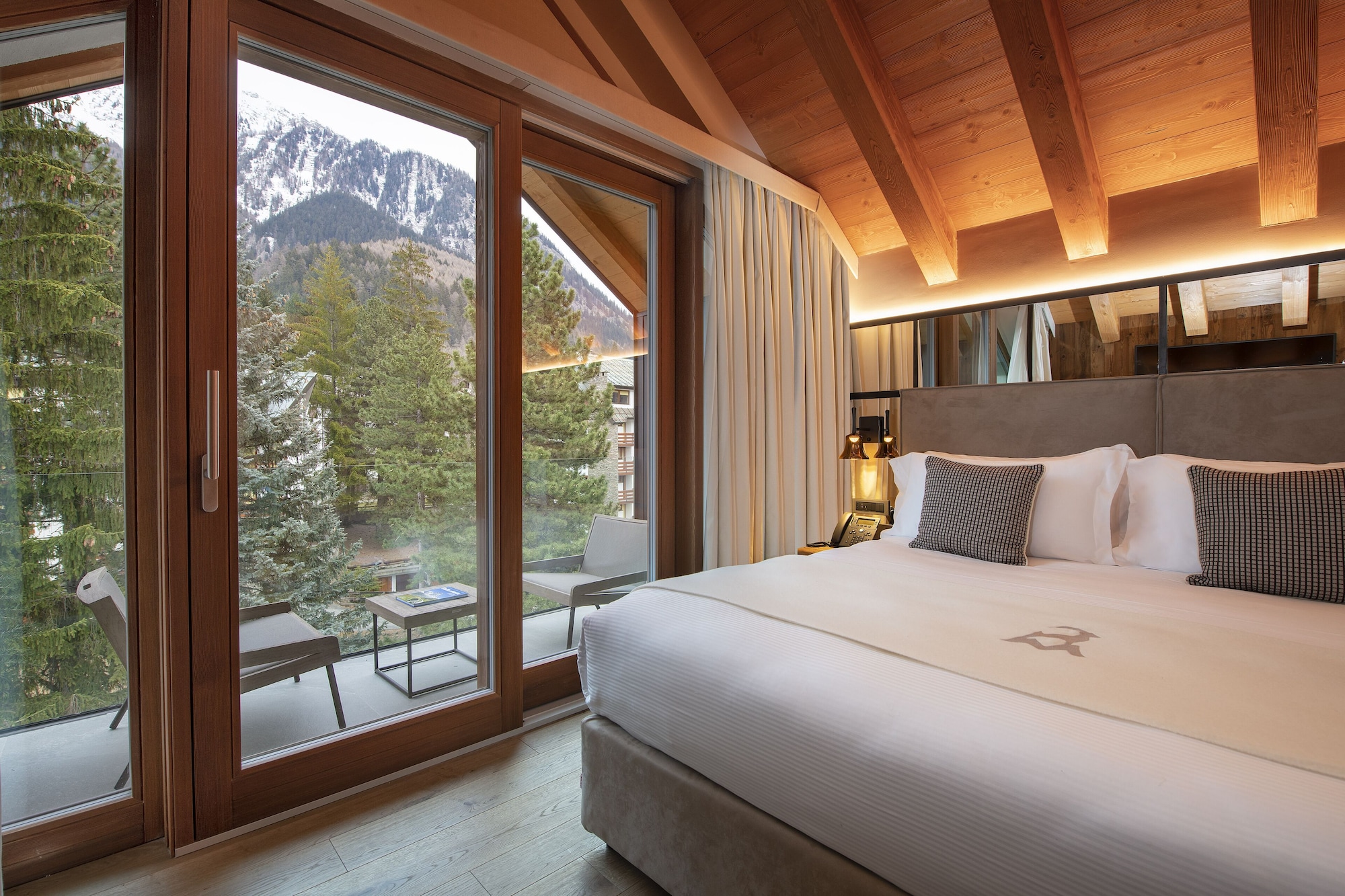 1 BEDROOM, ROOF TOP, SUITE, MOUNTAIN VIEW
