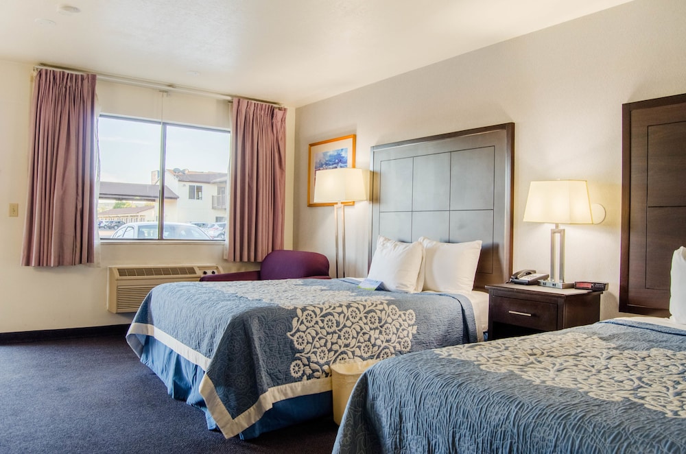 Econo Lodge 8/23