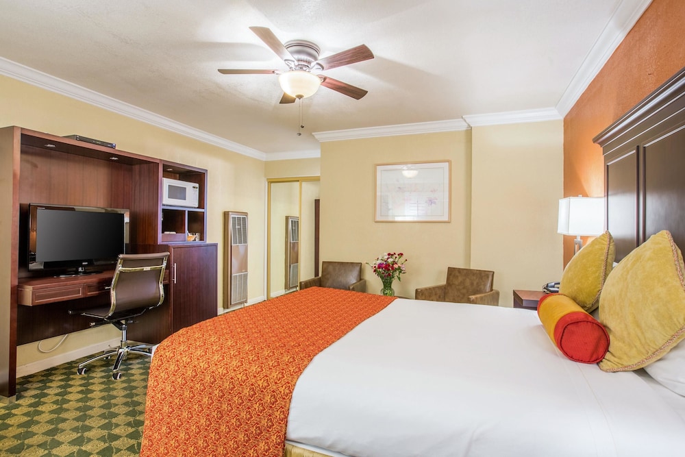Clarion Collection Hotel Pacific Grove - Monterey 14/30