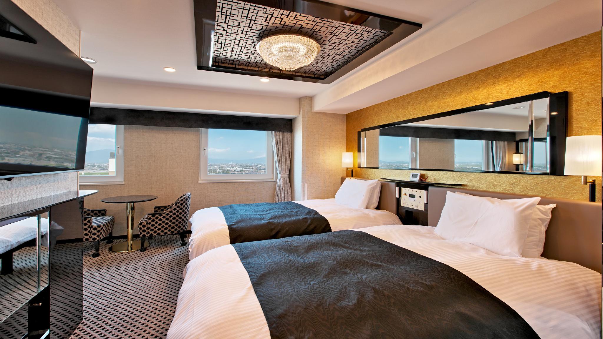 Deluxe, Twin Beds, East Wing