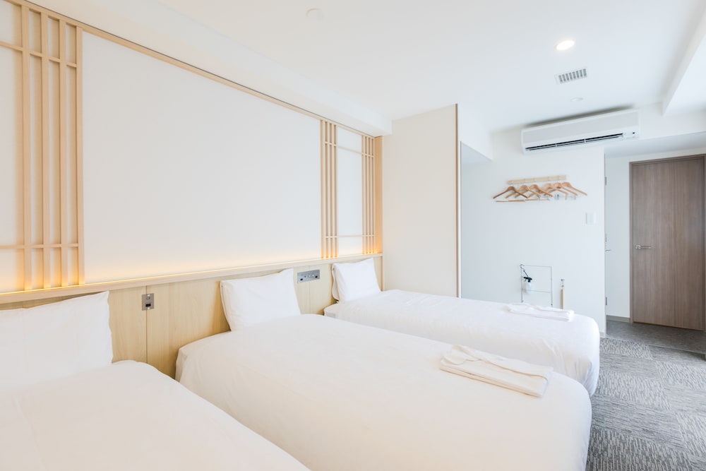 ROOM, TRIPLE