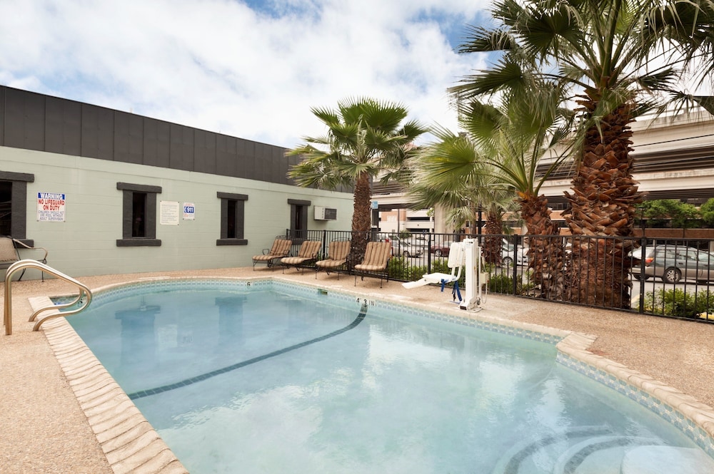 Days Inn By Wyndham Austin/University/Downtown 24/32