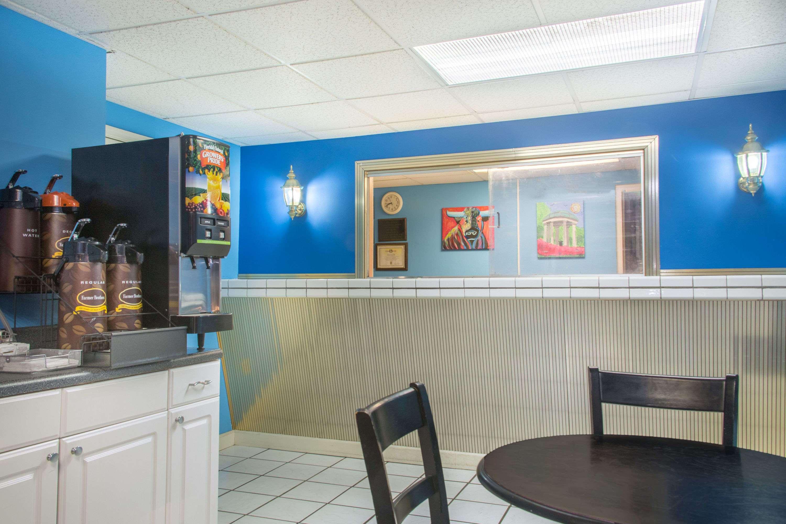 Super 8 by Wyndham Durham/University Area NC 10/15