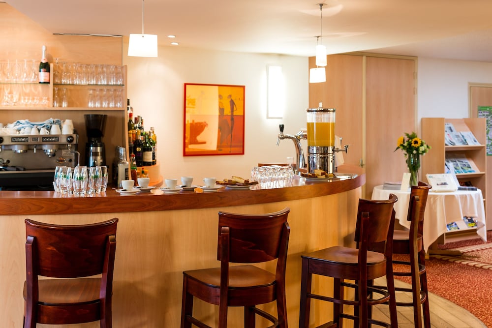 Brit Hotel Rennes Cesson - Le Floreal 43/66