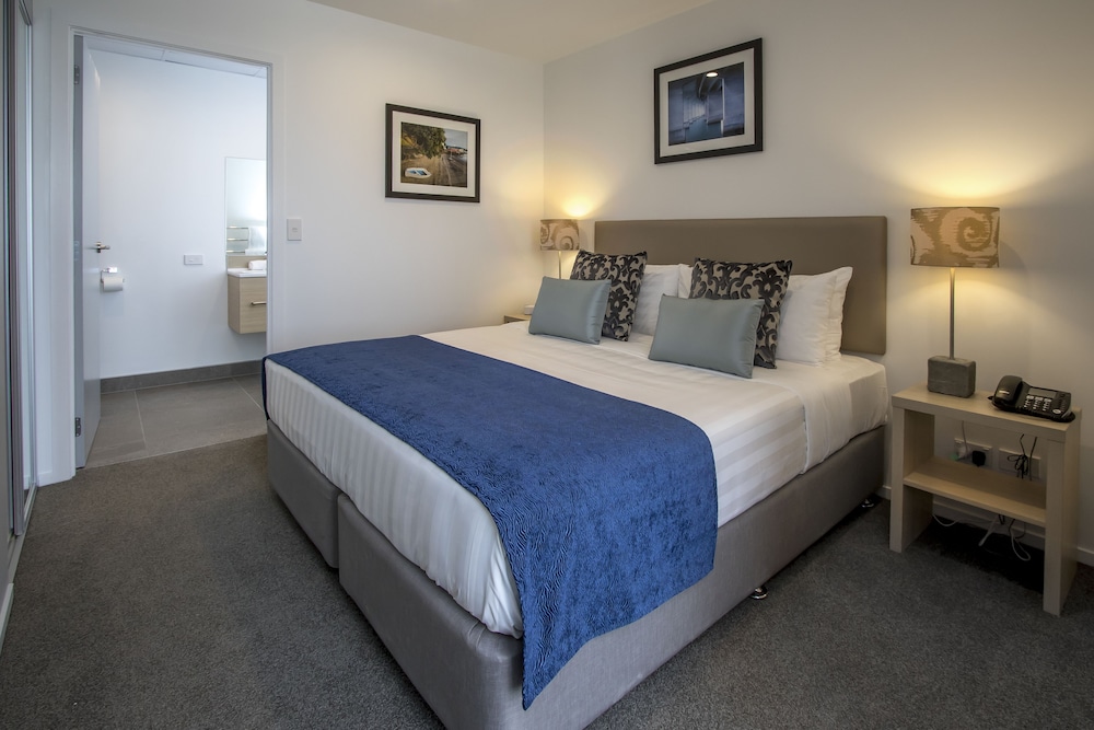 Ramada Suites by Wyndham Albany 13/59