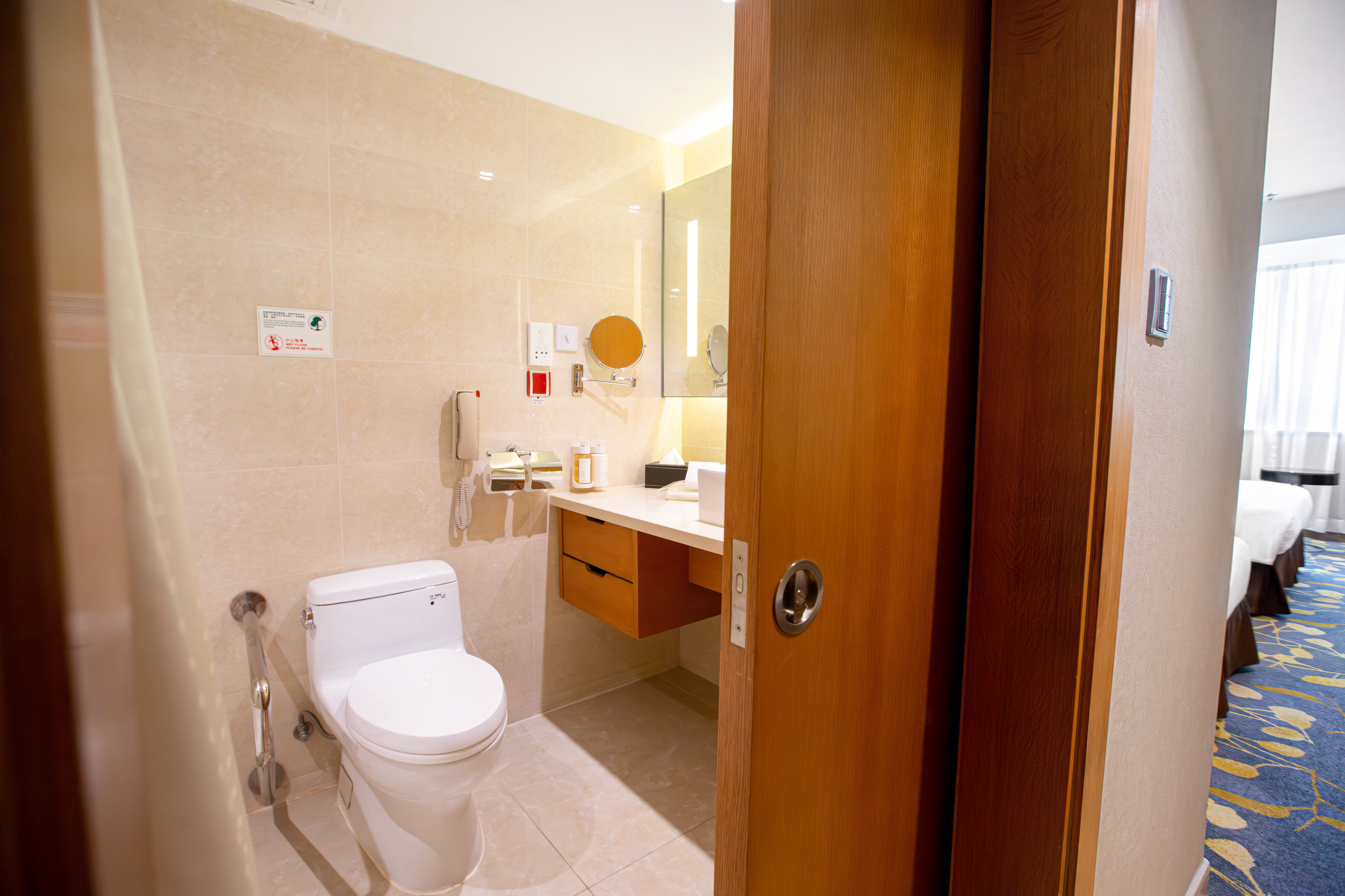 HOLIDAY INN MACAU 70/79