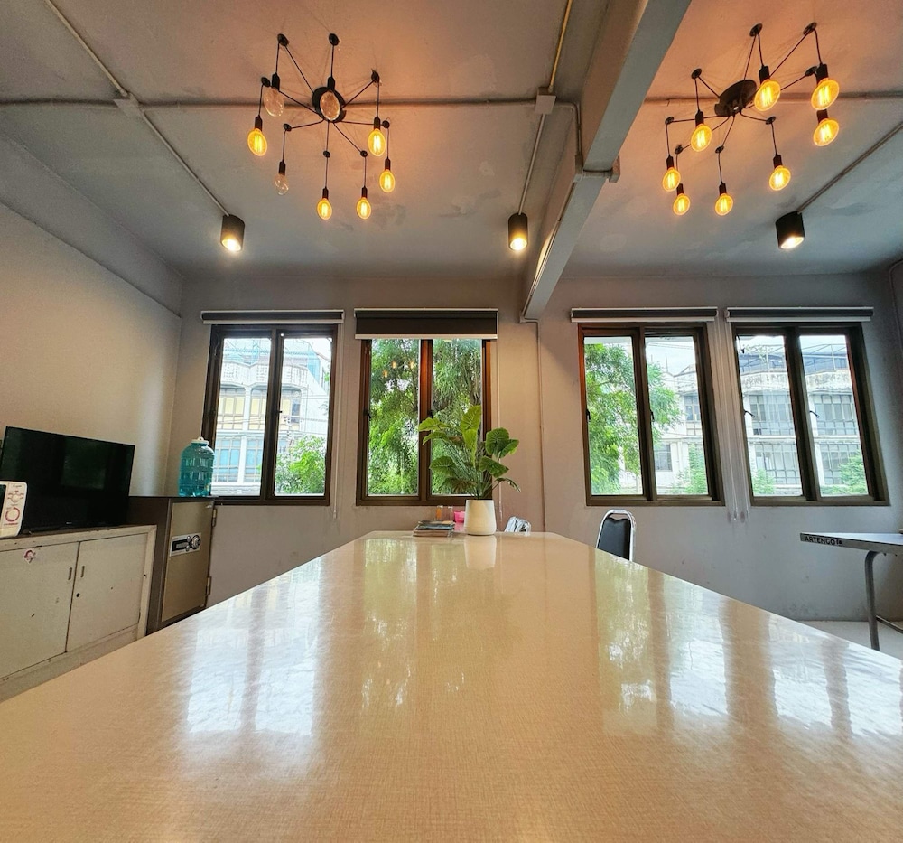 OYO 75465 Lucky Hostel (Huai Khwang) 22/30