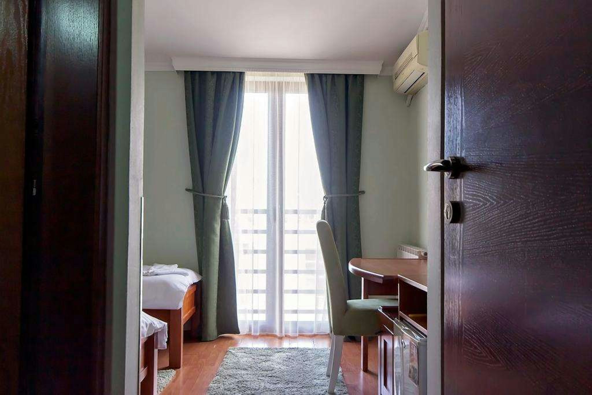 Hotel Holiday 50/58