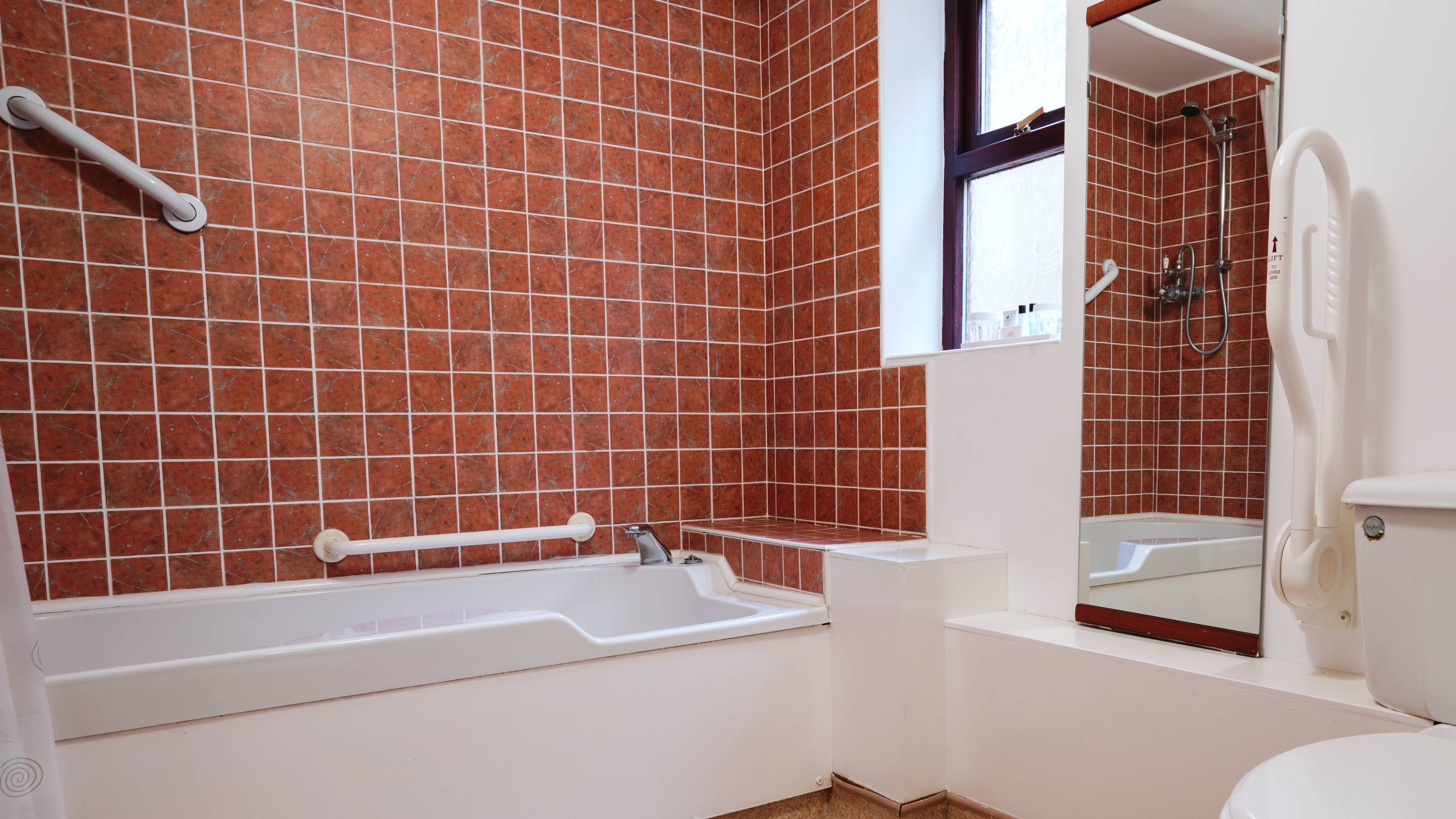 Gomersal Park Hotel 44/49