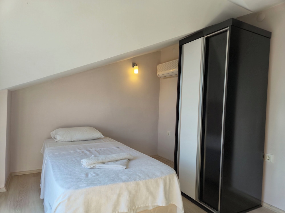ROOM, TRIPLE