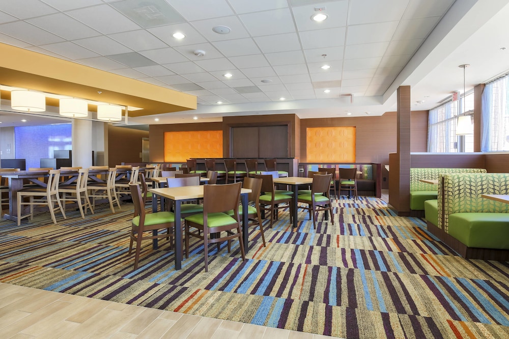 Fairfield Inn Suites Pleasanton 26/32
