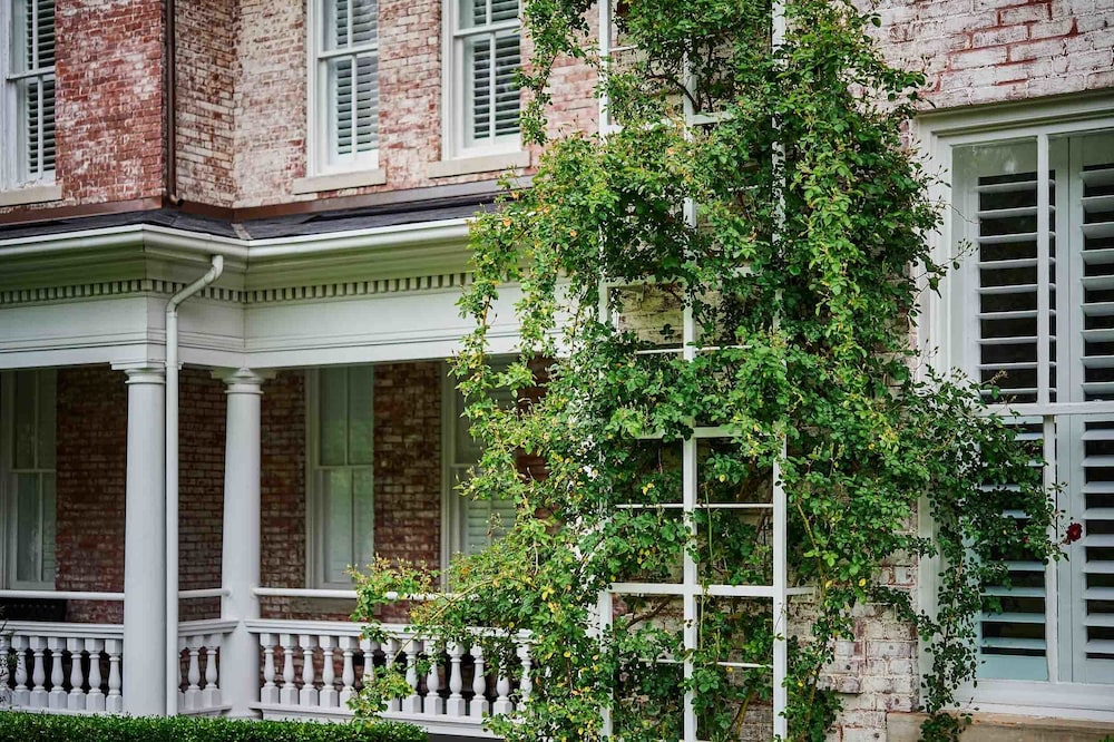 Inn At Carnall Hall 7/45