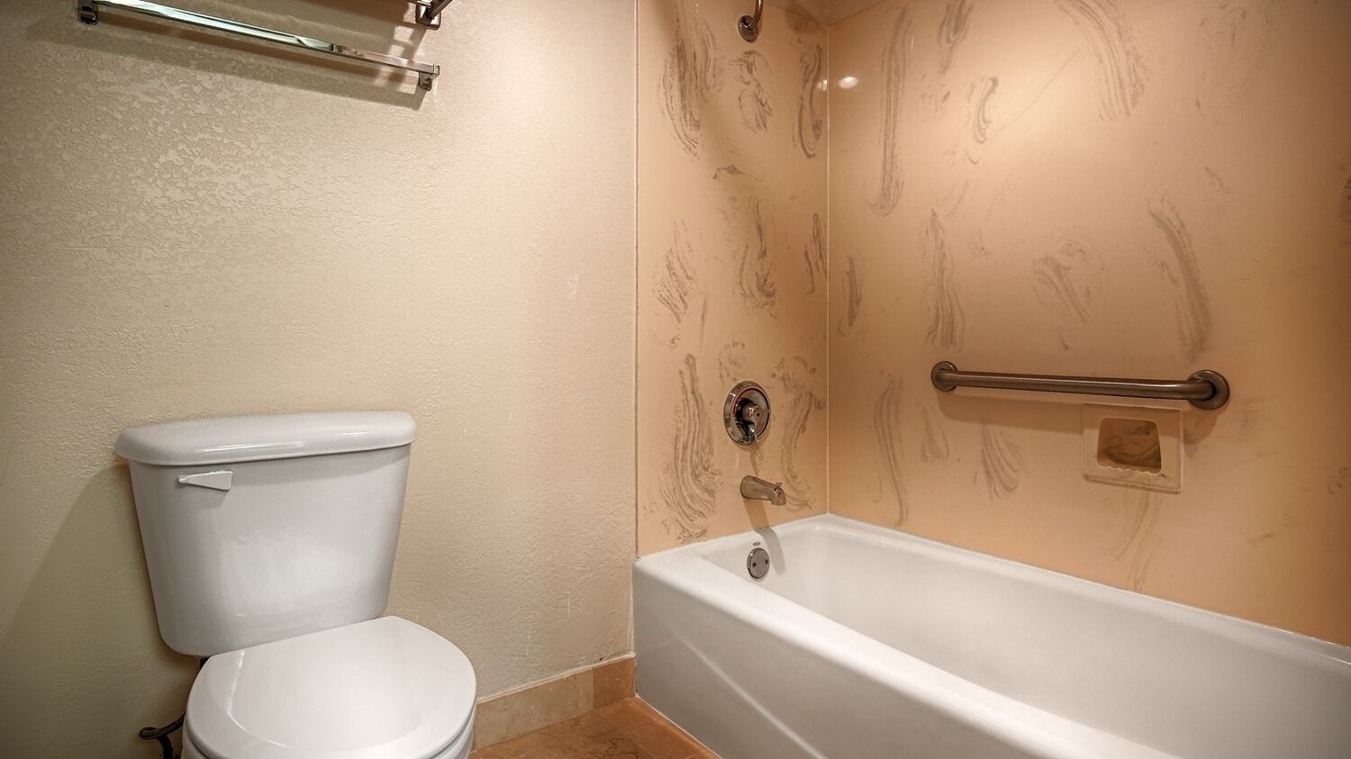 غرفة قياسية بسرير كينج، Best Western Plus Northwoods Inn 10/10