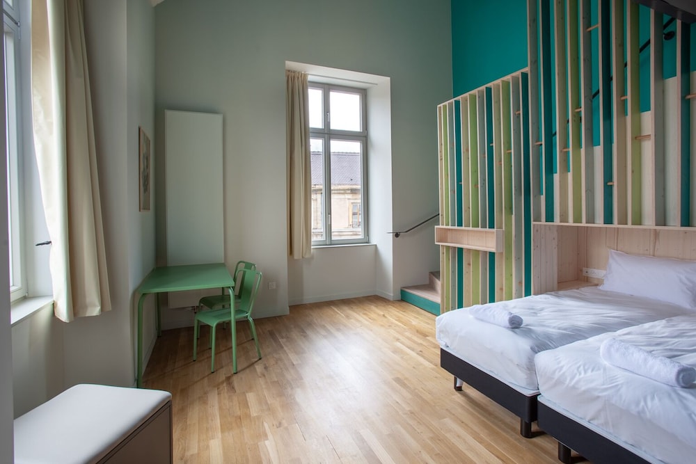 غرفة كومفورت رباعية بسرير مزدوج وسرير بطابقين