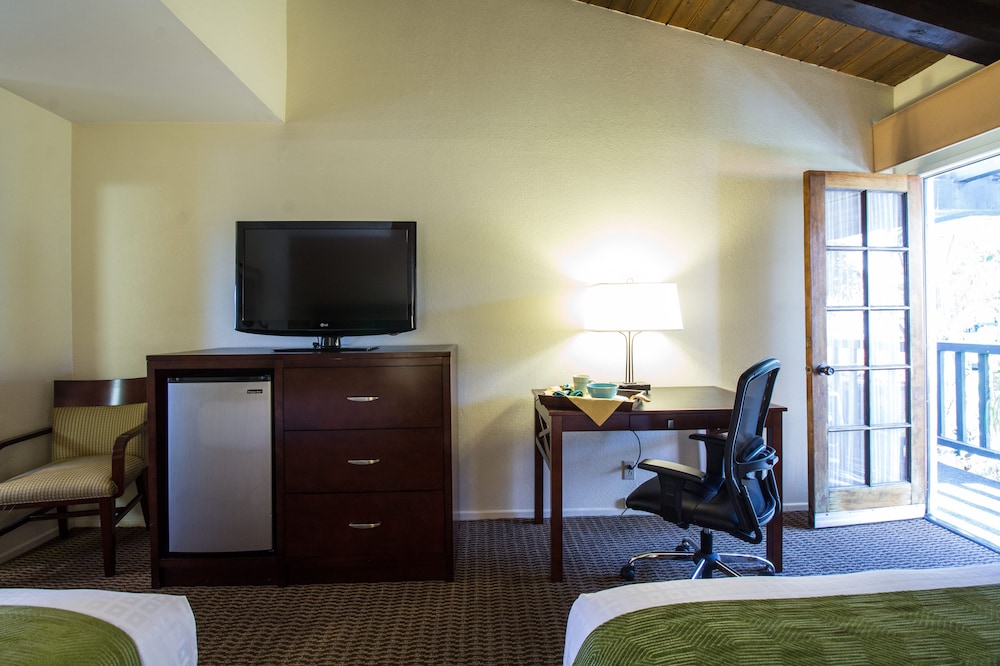 Best Western Plus Carpinteria Inn 30/42