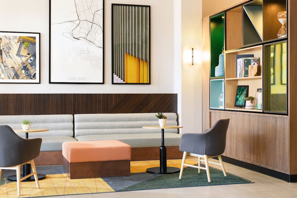 Holiday Inn Hotel Suites Oakland Airport 39/77