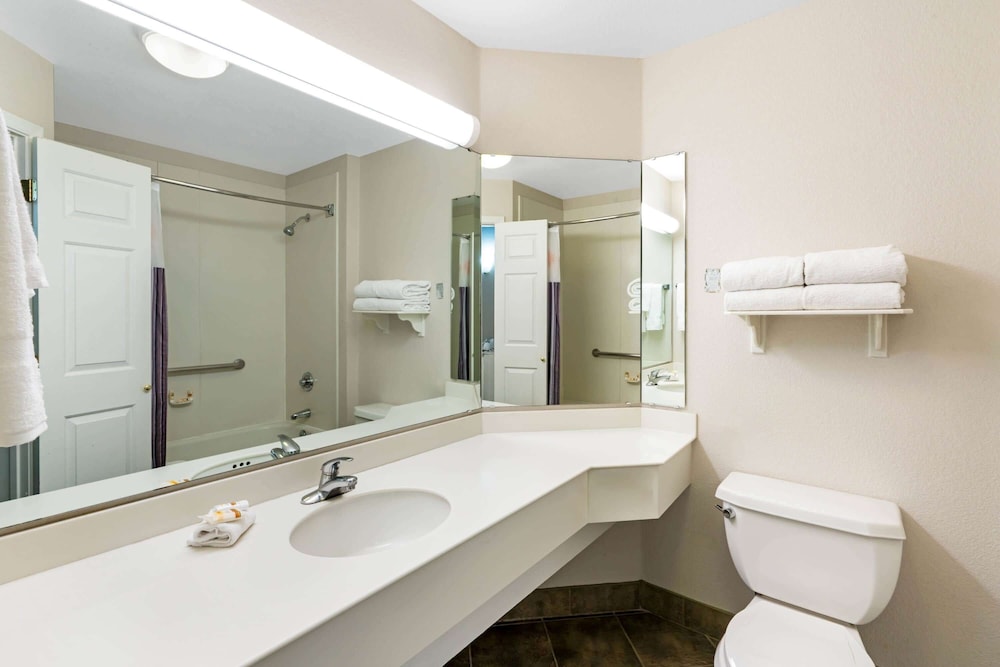 La Quinta Inn Suites By Wyndham Mesa Superstition Springs 15/52