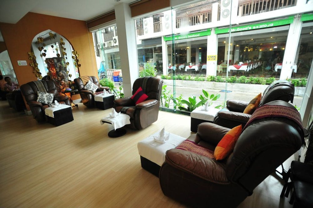 C N Hotel Patong 32/46