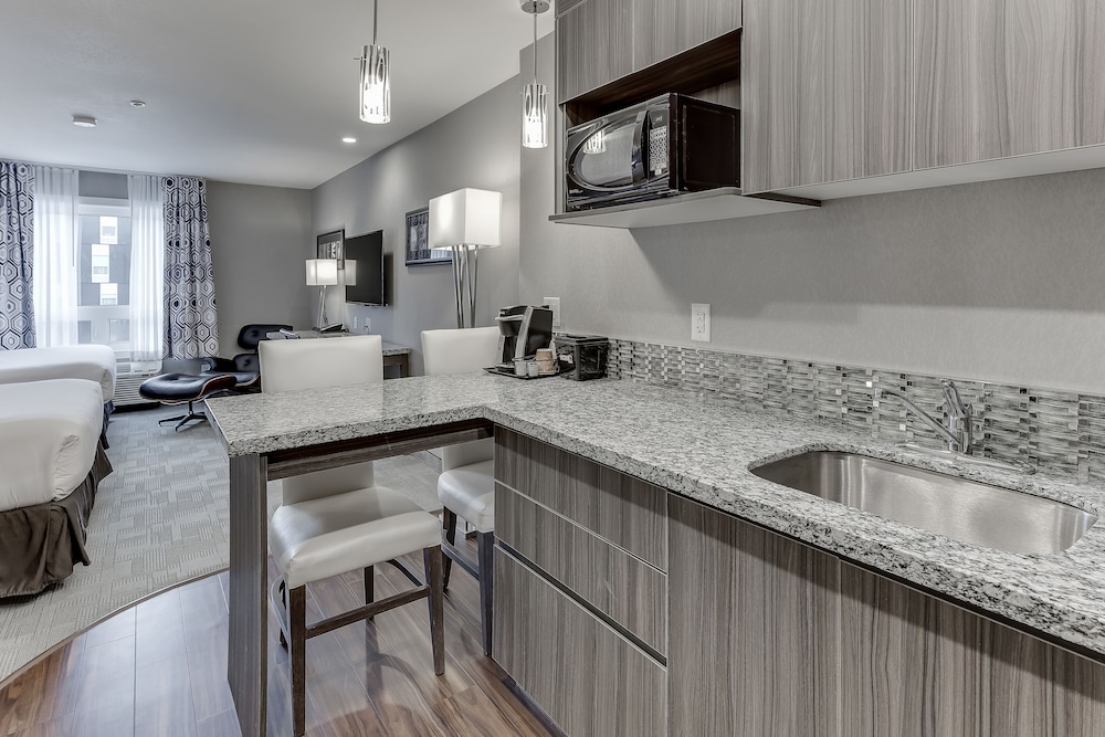 Home Inn Suites Saskatoon South 9/66