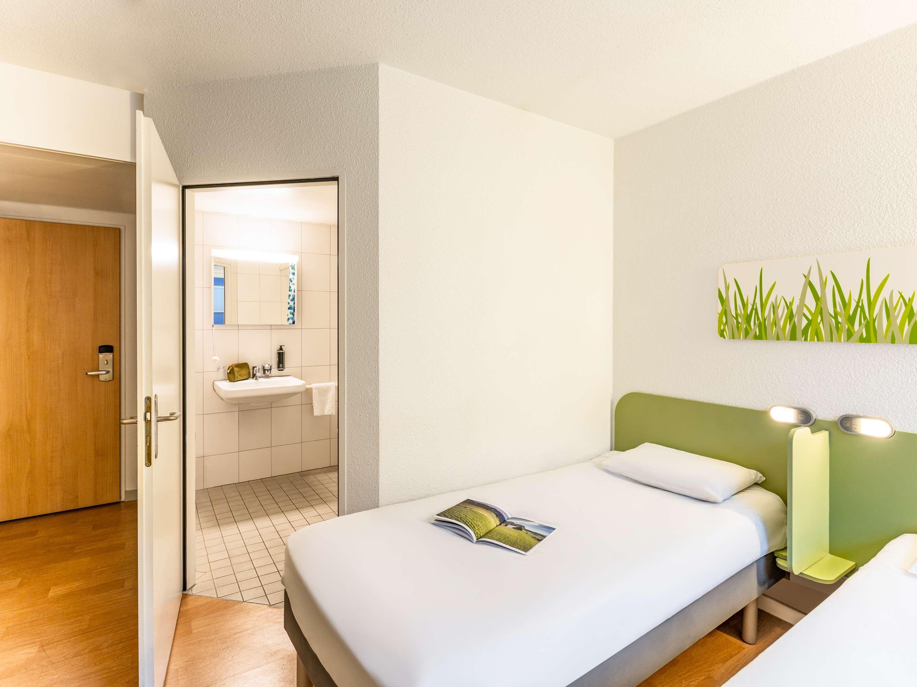 غرفة بسرير مزدوج لذوي الإعاقة، Ibis Budget Zurich City West 2/6