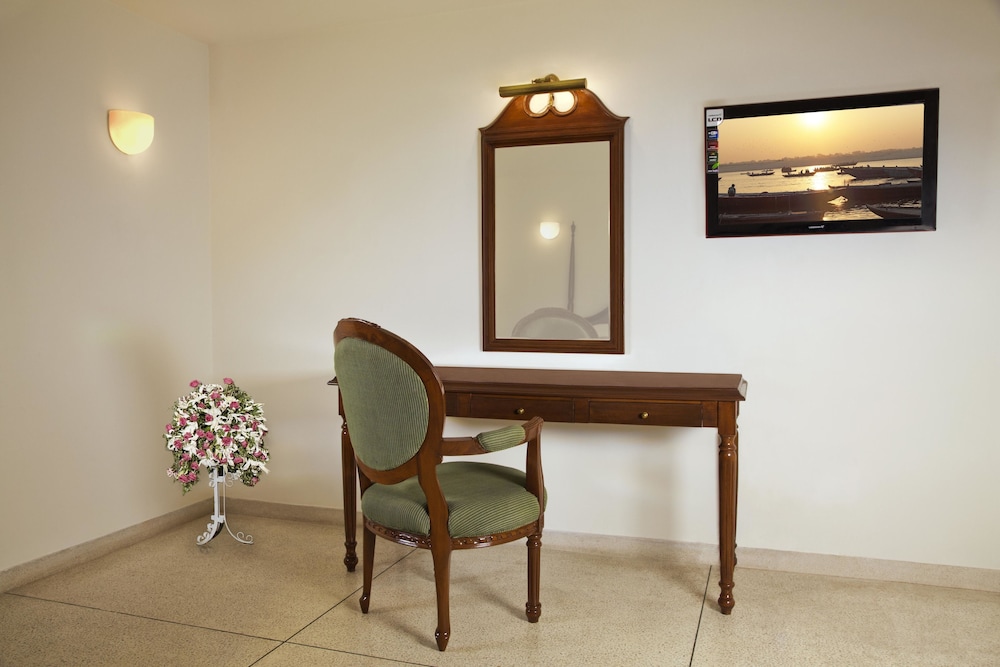 Alpana Hotel 7/34