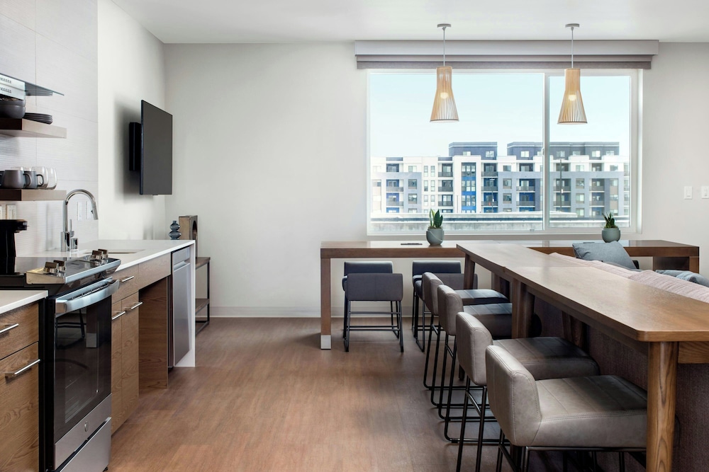 Element Reno Experience District 37/50