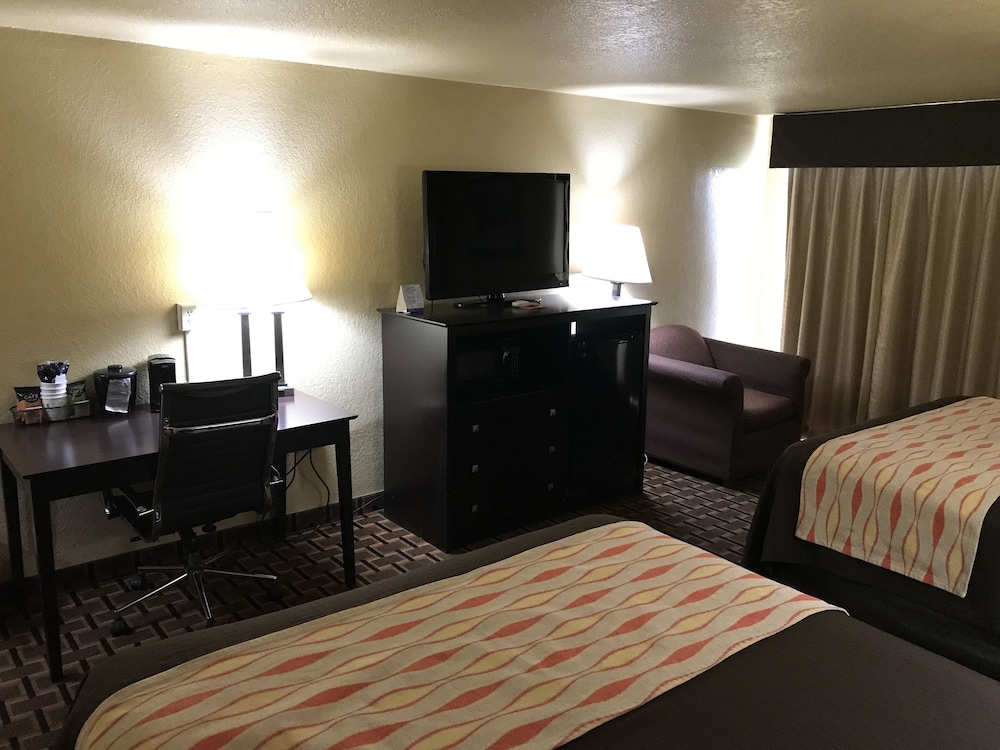 Days Inn by Wyndham Joplin 16/32