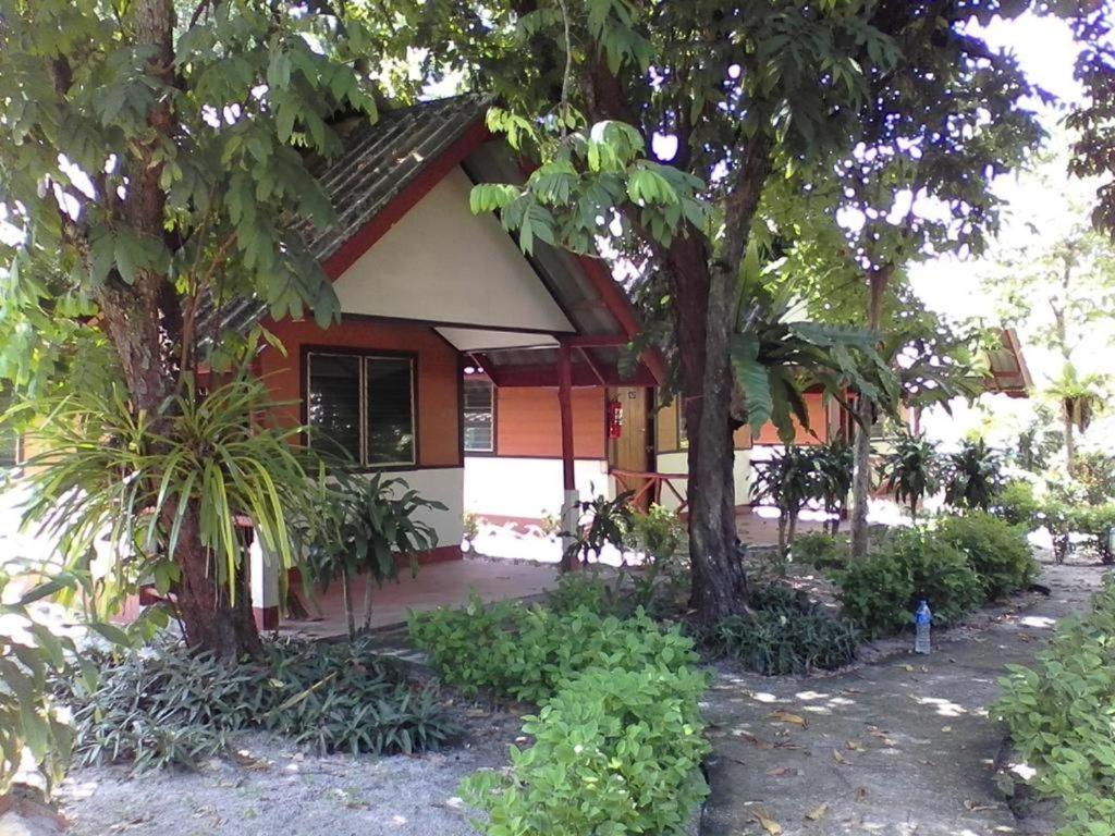 Lanta Long Beach Hostel 4/50