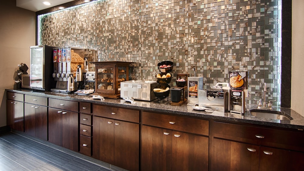Best Western Elkhart Inn & Suites 26/27