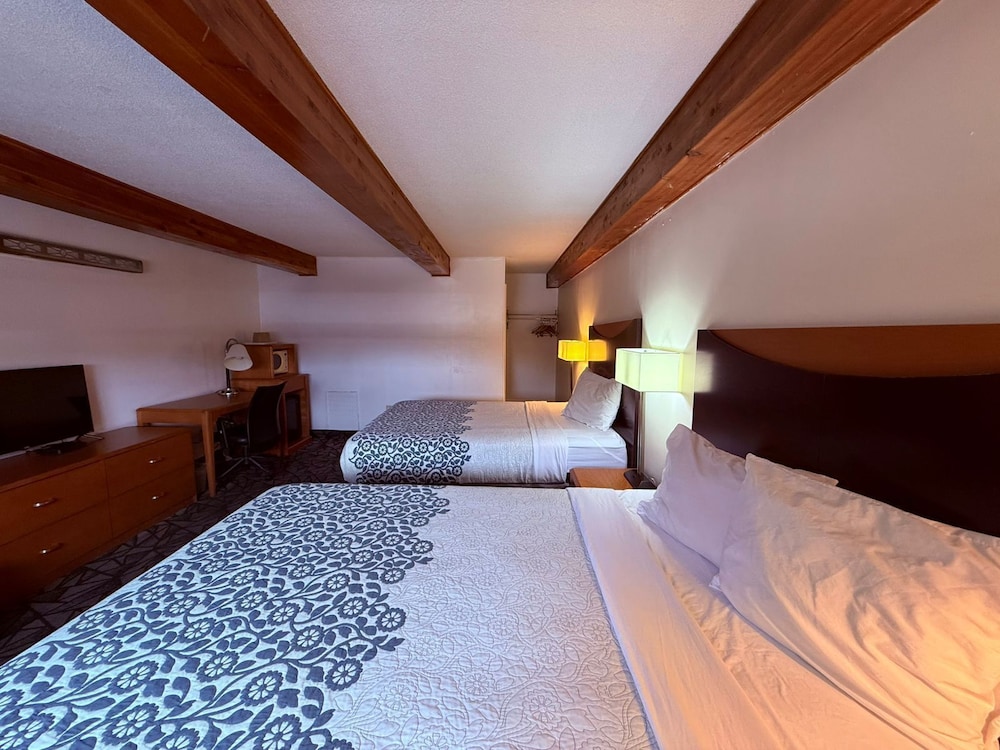 Tomahawk Motor Lodge By Riverton US-26 6/28