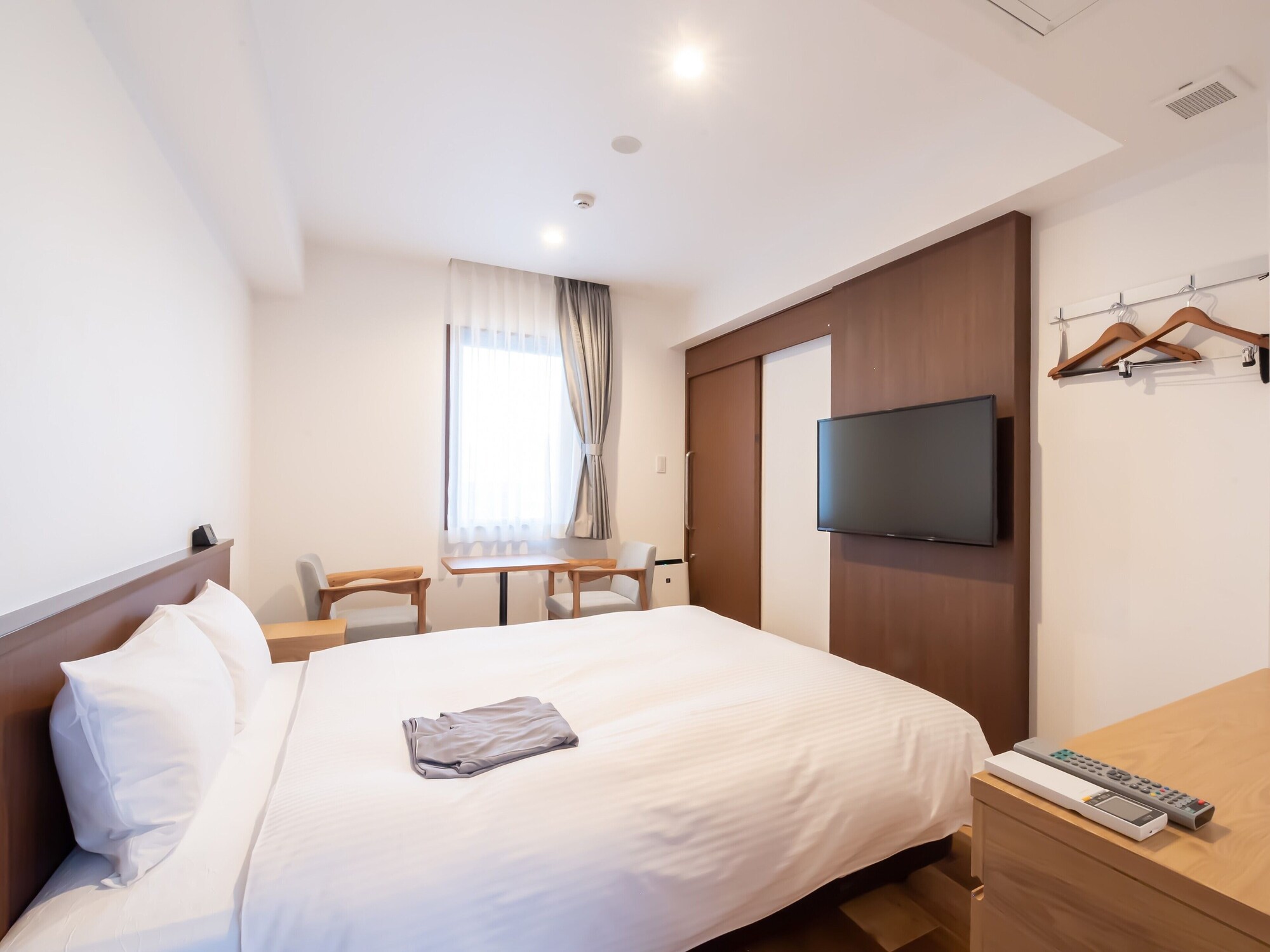 DELUXE, DOUBLE BED