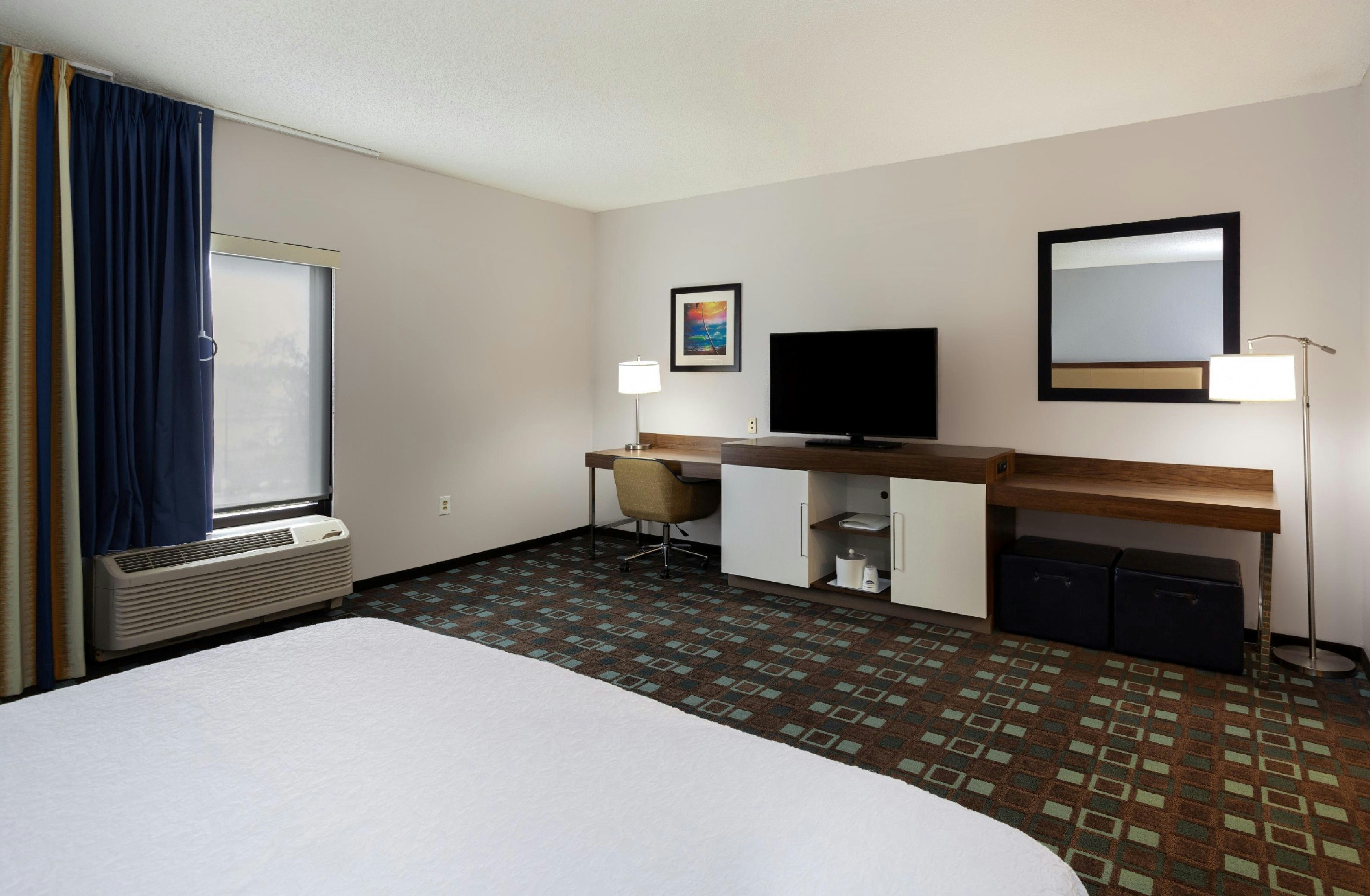 جناح بسرير كينج بحوض استحمام، Hampton Inn Spring Hill 2/2