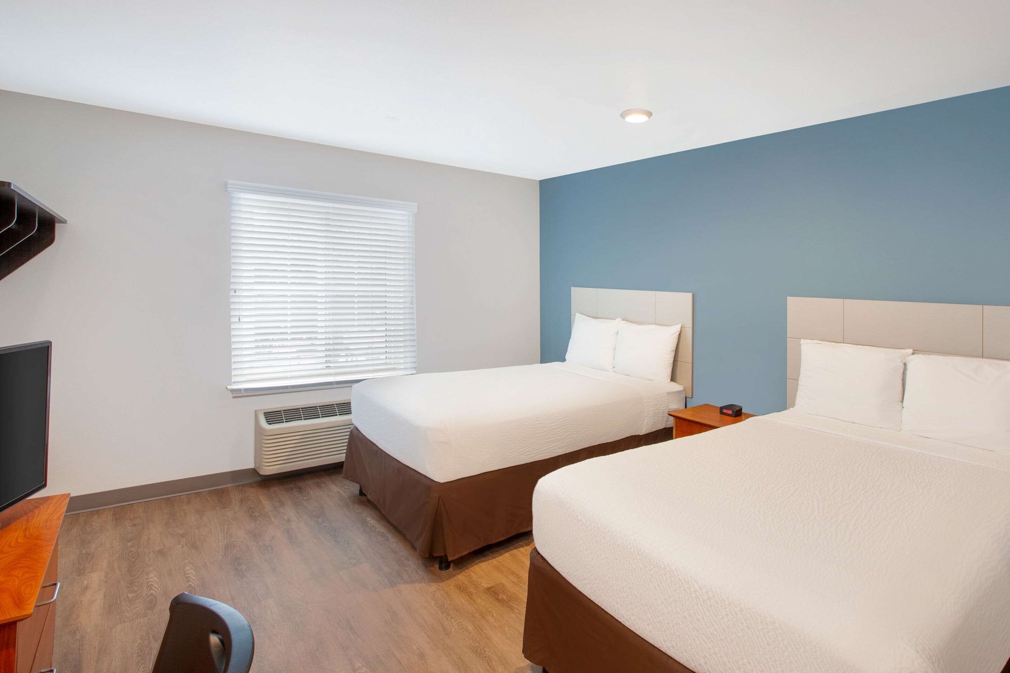 STANDARD, 2 DOUBLE BEDS, SMOKING