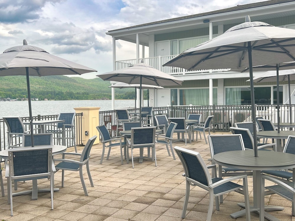 The Georgian Lakeside Resort 46/67