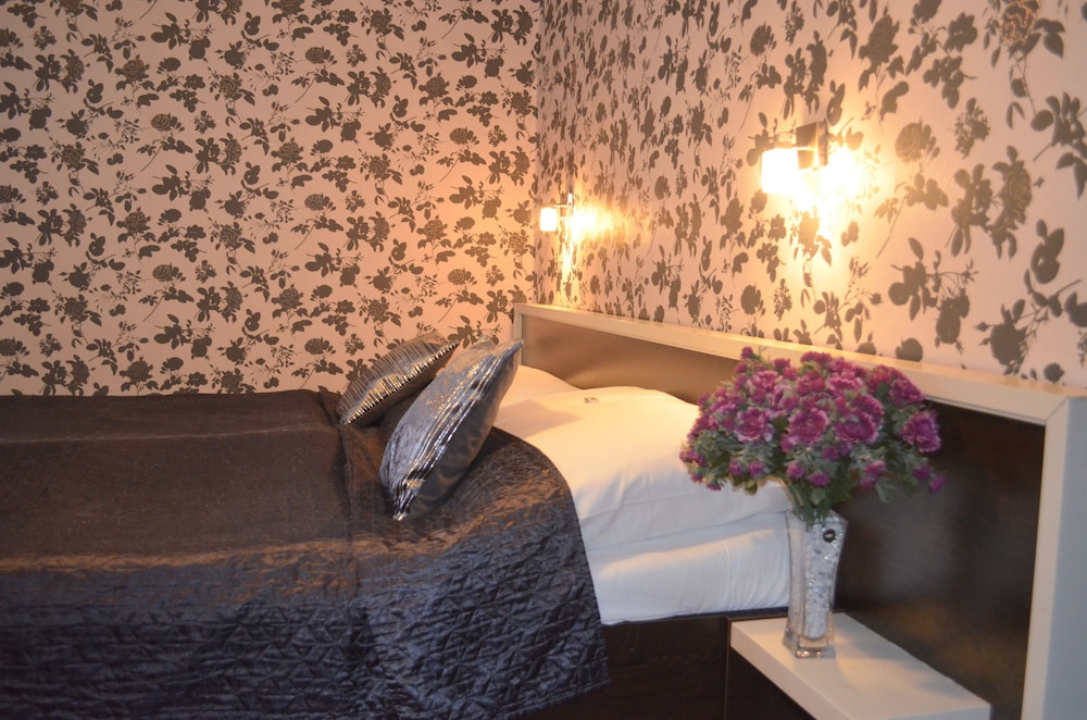 HOTEL PEREGRIN 68/72