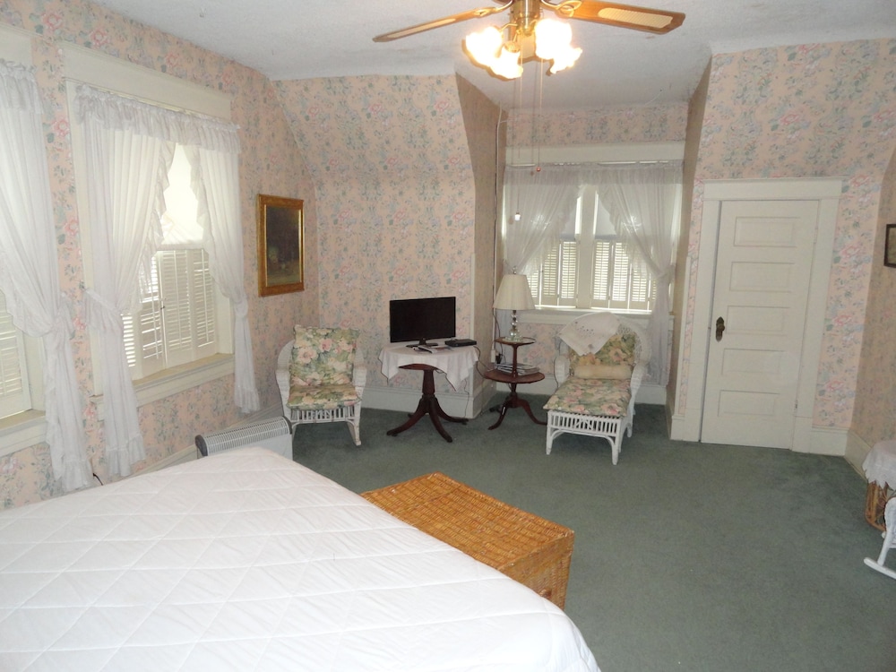 Victorian Inn Bed and Breakfast 11/29